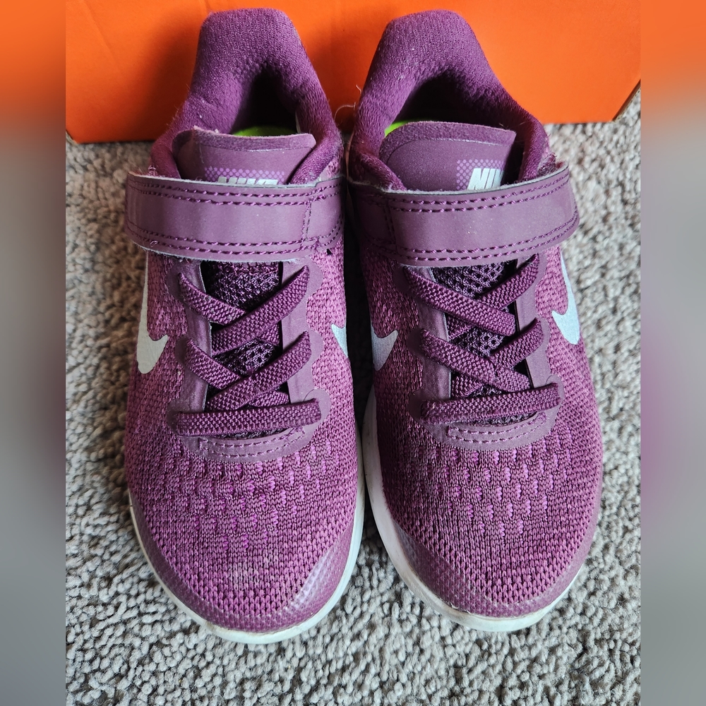 Girls size 10.5 Nike shoes